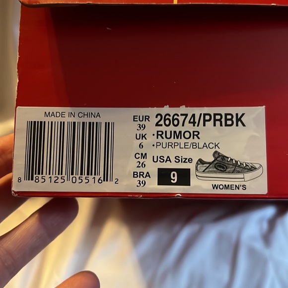 NWT red by Marc echo tennis shoes. Size 9. - Picture 8 of 11